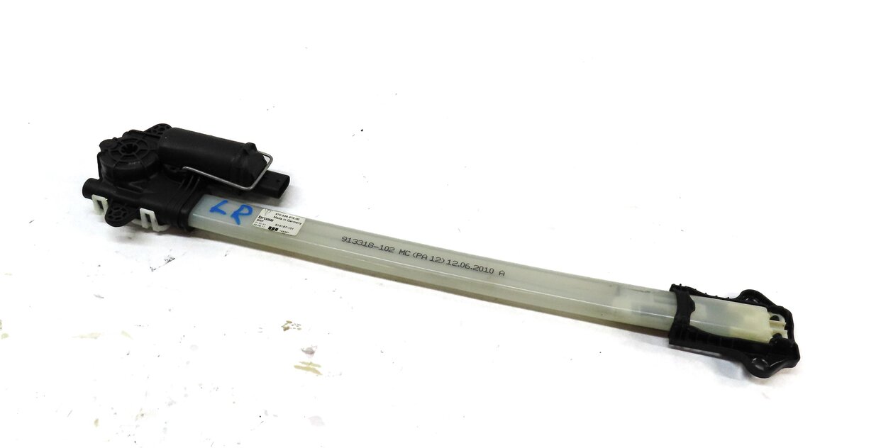 2012 PORSCHE PANAMERA (970 G1) REAR LEFT DOOR WINDOW SUN SHADE SCREEN MOTOR