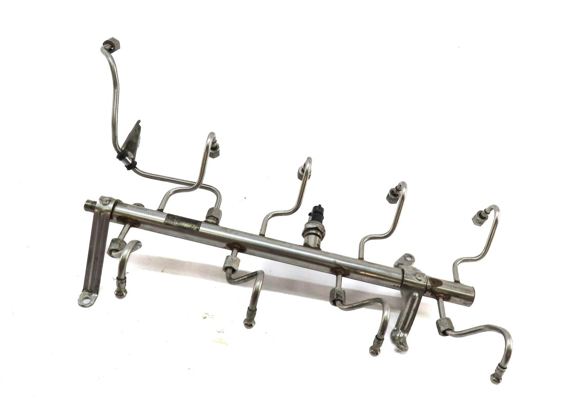 Thumbnail 1: 2012 PORSCHE PANAMERA 970 G1 4.8L M48.20 NON-TURBO RWD ENGINE FUEL RAIL w/ LINES