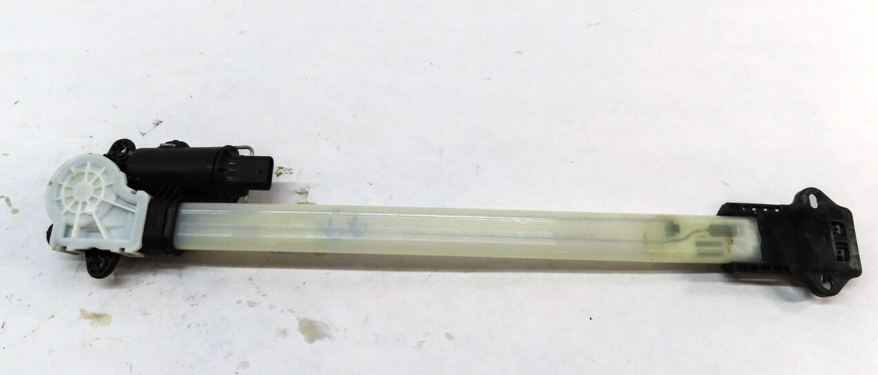 Thumbnail 4: 2012 PORSCHE PANAMERA (970 G1) REAR RIGHT WINDOW SUN SHADE SCREEN MOTOR