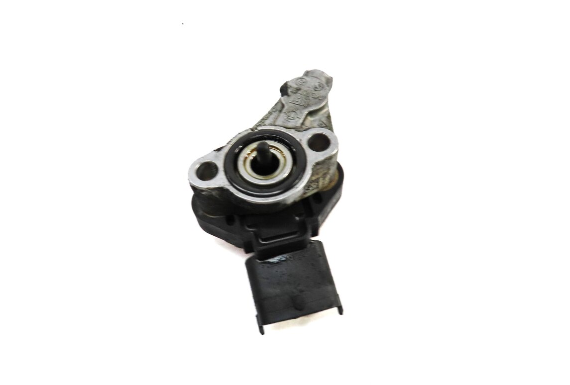 Thumbnail 4: 2012 PORSCHE PANAMERA (970 G1) 4.8L M48.20 RWD ENGINE OIL PRESSURE SENSOR