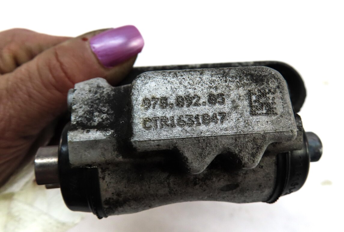 Thumbnail 6: 2012 PORSCHE PANAMERA (970 G1) REAR RIGHT PARKING BRAKE ACTUATOR 97035209205