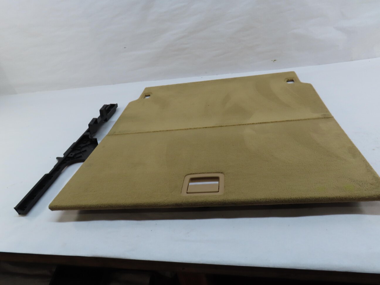 Thumbnail 2: 2012 PORSCHE PANAMERA (970 G1) REAR SPARE TIRE FLOOR COVER (BEIGE) 97055105304