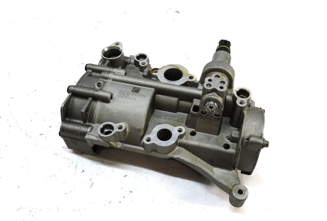 Thumbnail 1: 2012 PORSCHE PANAMERA (970 G1) 4.8L M48.20 NON-TURBO RWD ENGINE OIL PUMP