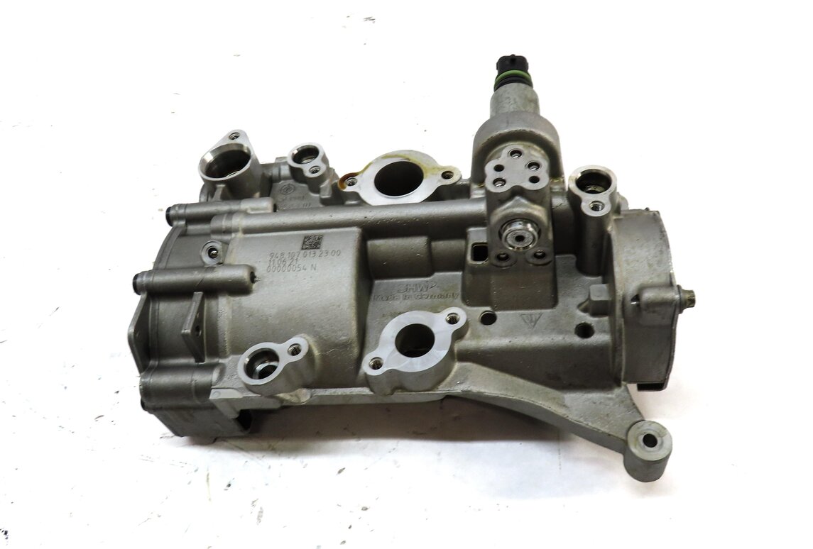 Thumbnail 2: 2012 PORSCHE PANAMERA (970 G1) 4.8L M48.20 NON-TURBO RWD ENGINE OIL PUMP