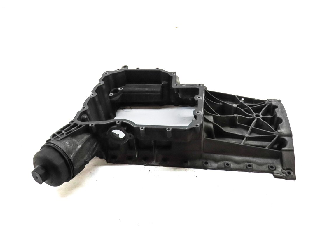 Thumbnail 2: 2012 PORSCHE PANAMERA (970 G1) 4.8L M48.20 NON-TURBO RWD UPPER ENGINE OIL PAN