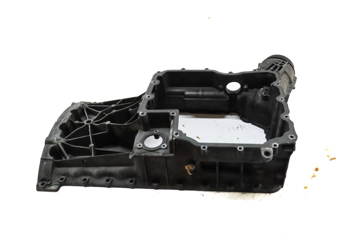 Thumbnail 3: 2012 PORSCHE PANAMERA (970 G1) 4.8L M48.20 NON-TURBO RWD UPPER ENGINE OIL PAN