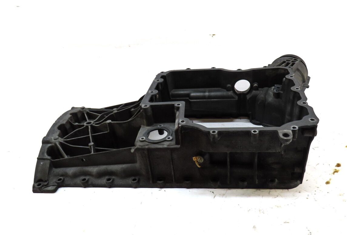 Thumbnail 4: 2012 PORSCHE PANAMERA (970 G1) 4.8L M48.20 NON-TURBO RWD UPPER ENGINE OIL PAN