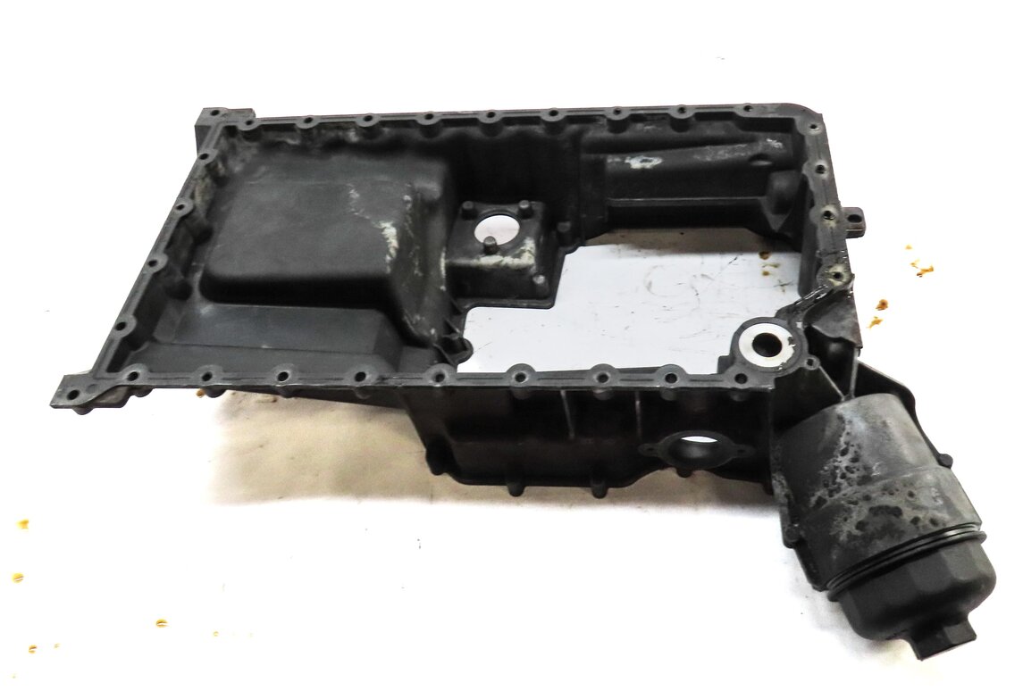 Thumbnail 6: 2012 PORSCHE PANAMERA (970 G1) 4.8L M48.20 NON-TURBO RWD UPPER ENGINE OIL PAN