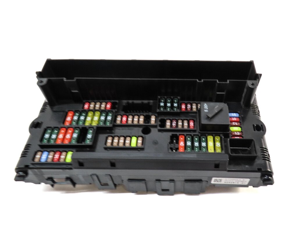 Thumbnail 2: 2013 BMW 640i LCI (F12) CONVERTIBLE FRONT POWER DISTRIBUTION CONTROL MODULE
