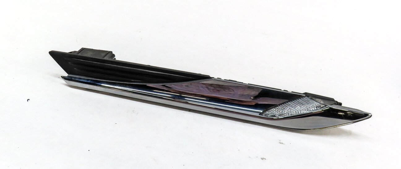 2012-2015 BMW 640i 650i (F06 F12 F13) LEFT DRIVER FENDER SIGNAL MARKER LIGHT