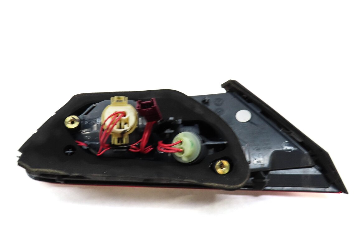Thumbnail 4: 12-19 BMW 640i 650i M6 ///M (F06 F12 F13) RIGHT TRUNK INNER TAILLIGHT LIGHT LAMP