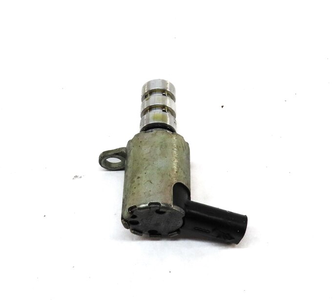 Thumbnail 2: 2017 AUDI A3 (8V) 2.0L CZRA ENGINE OIL PRESSURE VALVE SOLENOID 06K115243L