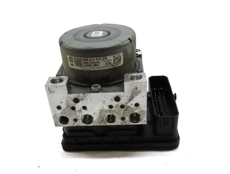 Thumbnail 2: 17-18 AUDI A3 (8V) SEDAN CONVERTIBLE ABS ANTI-LOCK BRAKE PUMP w/ CONTROL MODULE