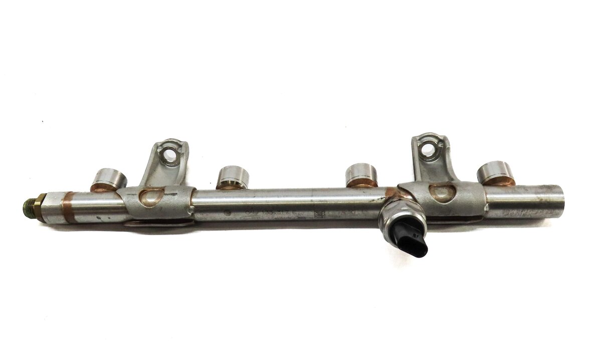Thumbnail 2: 2017 AUDI A3 (8V) 2.0L CZRA GASOLINE ENGINE FUEL RAIL w/ SENSOR 06L133317E