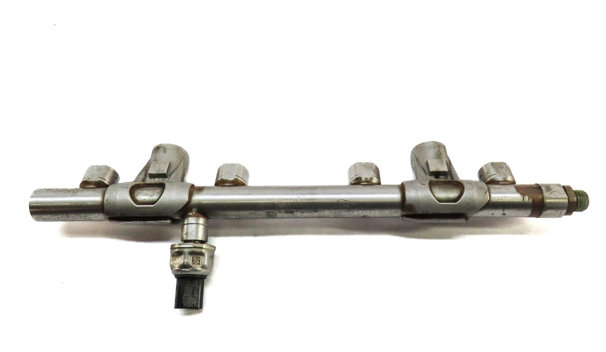 Thumbnail 4: 2017 AUDI A3 (8V) 2.0L CZRA GASOLINE ENGINE FUEL RAIL w/ SENSOR 06L133317E