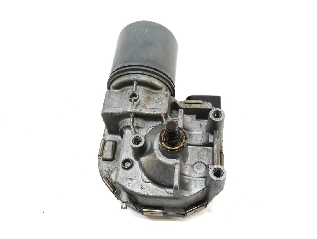 Thumbnail 3: 2015-2018 AUDI A3 S3 RS3 (8V) SEDAN / CONVERTIBLE - FRONT WINDSHIELD WIPER MOTOR