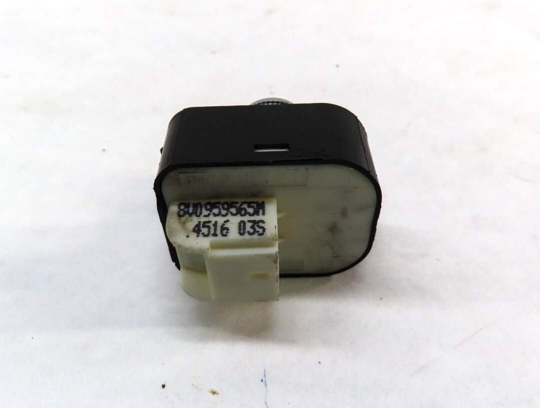 Thumbnail 4: 2017-2019 AUDI A3 S3 (8V 8Y) FRONT LEFT DRIVER MIRROR ADJUST SWITCH CONTROL KNOB