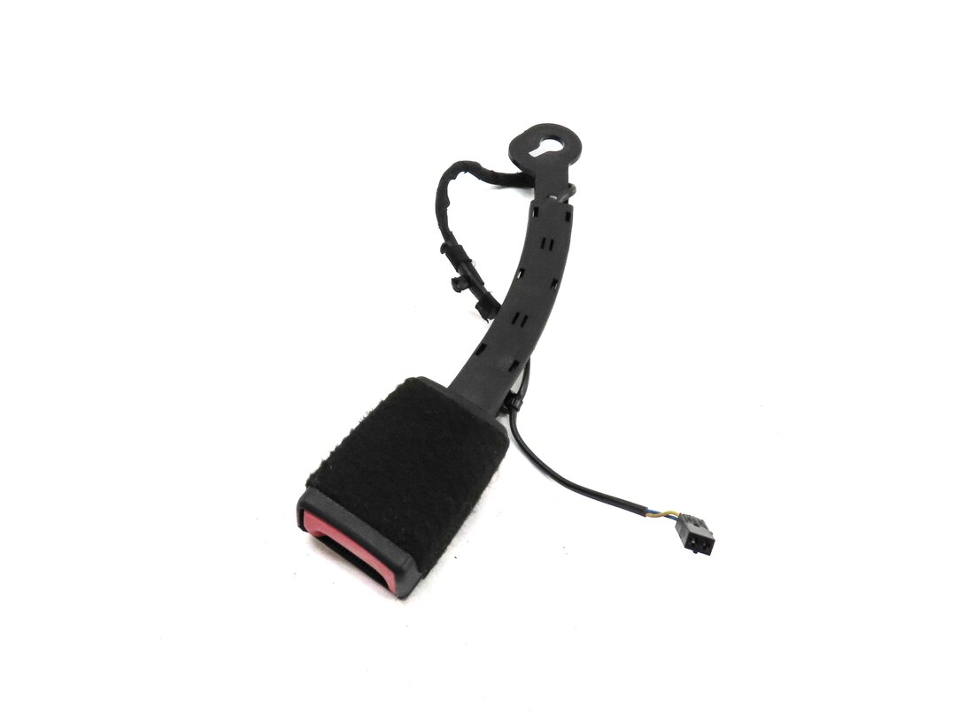 2015-2018 AUDI A3 S3 RS3 (8V) RIGHT FRONT PASSENGER SEATBELT BUCKLE RECEIVER