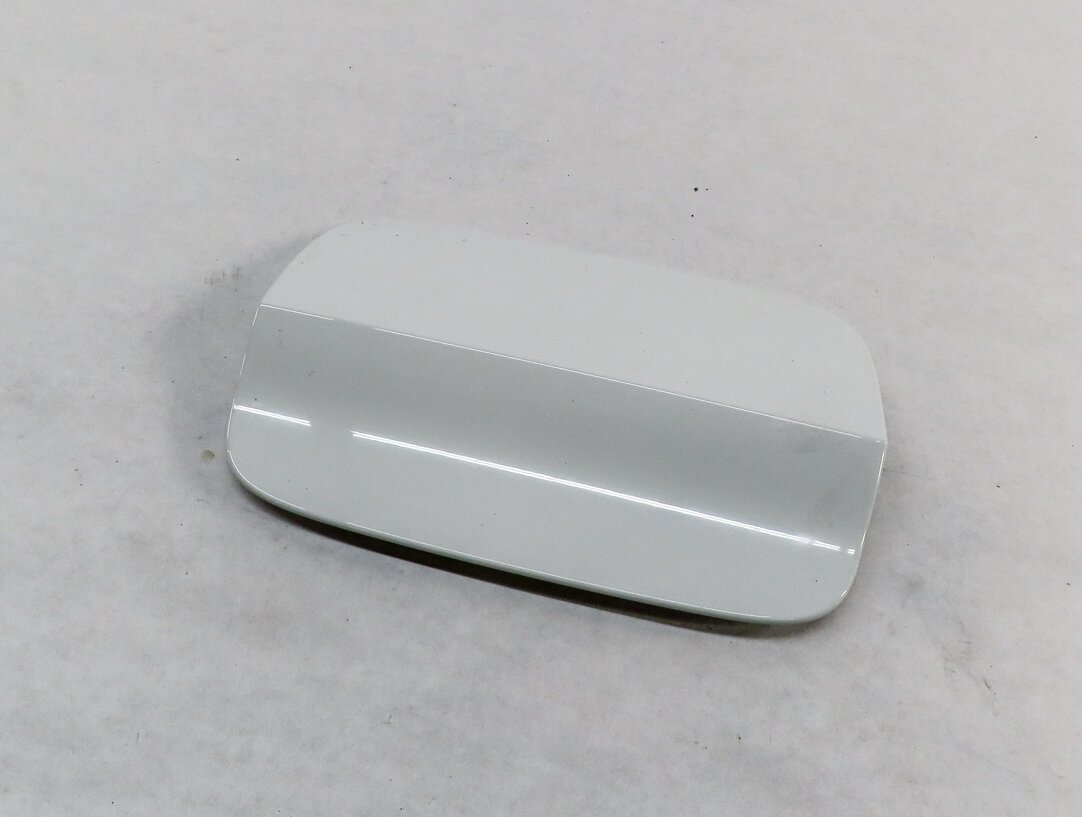 15-18 AUDI A3 S3 (8V) FUEL TANK FILLER HOUSING GAS TANK DOOR FLAP (IBIS WHITE)