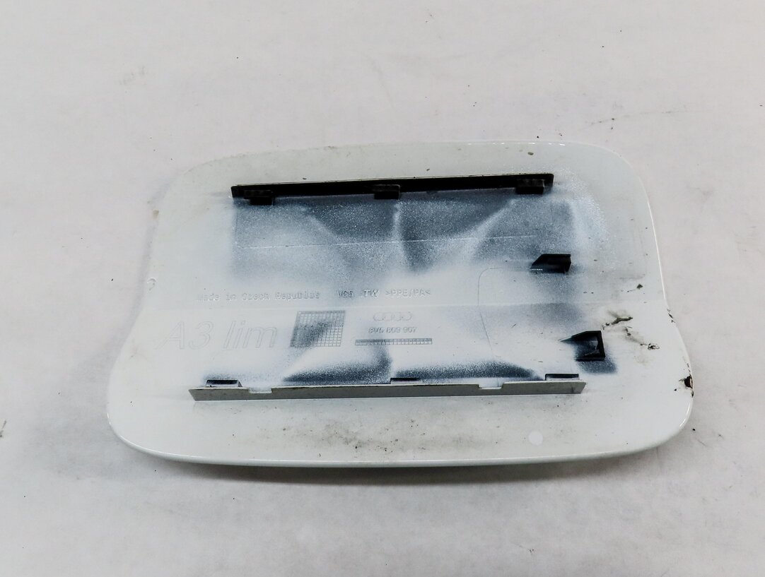 Thumbnail 4: 15-18 AUDI A3 S3 (8V) FUEL TANK FILLER HOUSING GAS TANK DOOR FLAP (IBIS WHITE)