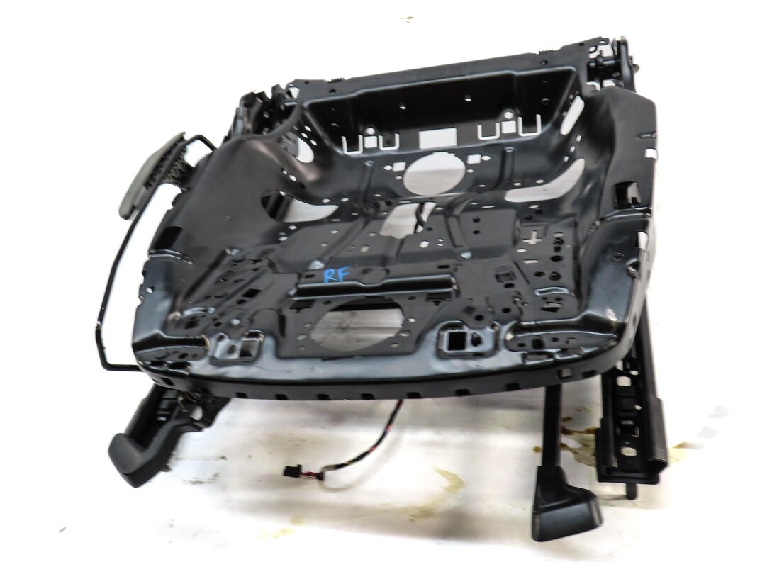 Thumbnail 2: 2015-2019 AUDI A3 (8V) FRONT RIGHT PASSENGER LOWER MANUAL ADJUST SEAT TRACK