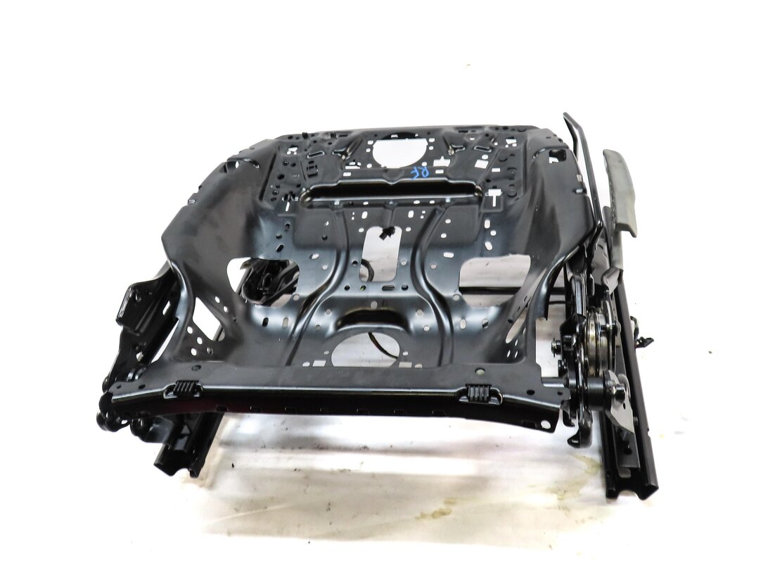 Thumbnail 3: 2015-2019 AUDI A3 (8V) FRONT RIGHT PASSENGER LOWER MANUAL ADJUST SEAT TRACK