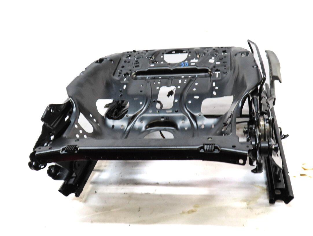 Thumbnail 4: 2015-2019 AUDI A3 (8V) FRONT RIGHT PASSENGER LOWER MANUAL ADJUST SEAT TRACK