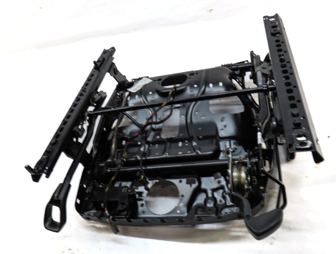 Thumbnail 5: 2015-2019 AUDI A3 (8V) FRONT RIGHT PASSENGER LOWER MANUAL ADJUST SEAT TRACK