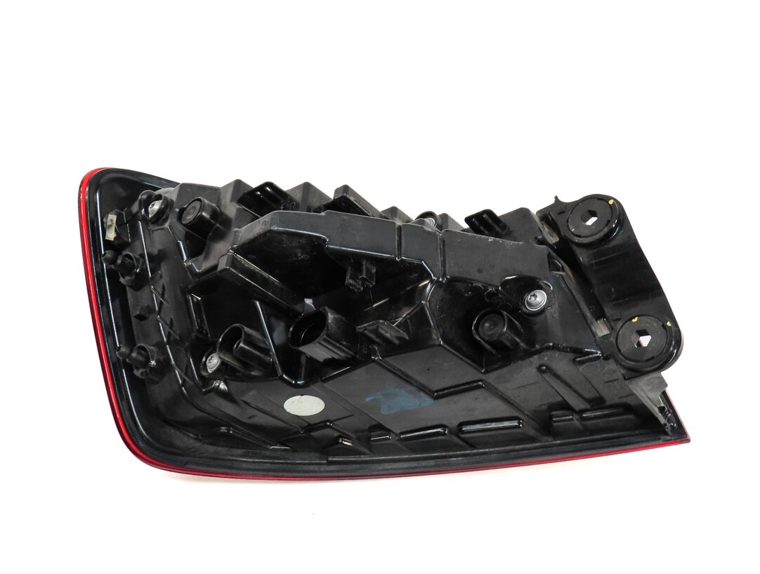 Thumbnail 4: 17-19 AUDI A3 (8V) REAR RIGHT OUTER QUARTER PANEL LED TAILLIGHT TAIL LIGHT LAMP