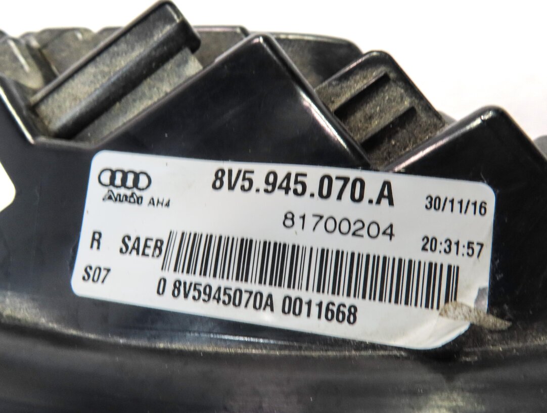 Thumbnail 6: 17-19 AUDI A3 (8V) REAR RIGHT OUTER QUARTER PANEL LED TAILLIGHT TAIL LIGHT LAMP