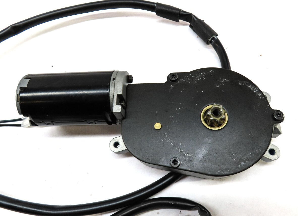 Thumbnail 4: 2006 BMW 750i (E65) REAR SUNSHADE MOTOR w/ WIRE WIRING HARNESS 16106822700