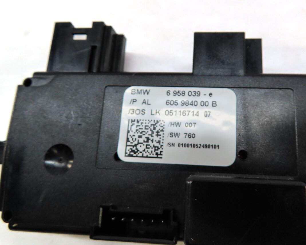 Thumbnail 4: 2006 BMW 750i (E65) STEERING COLUMN CONTROL MODULE 6958039