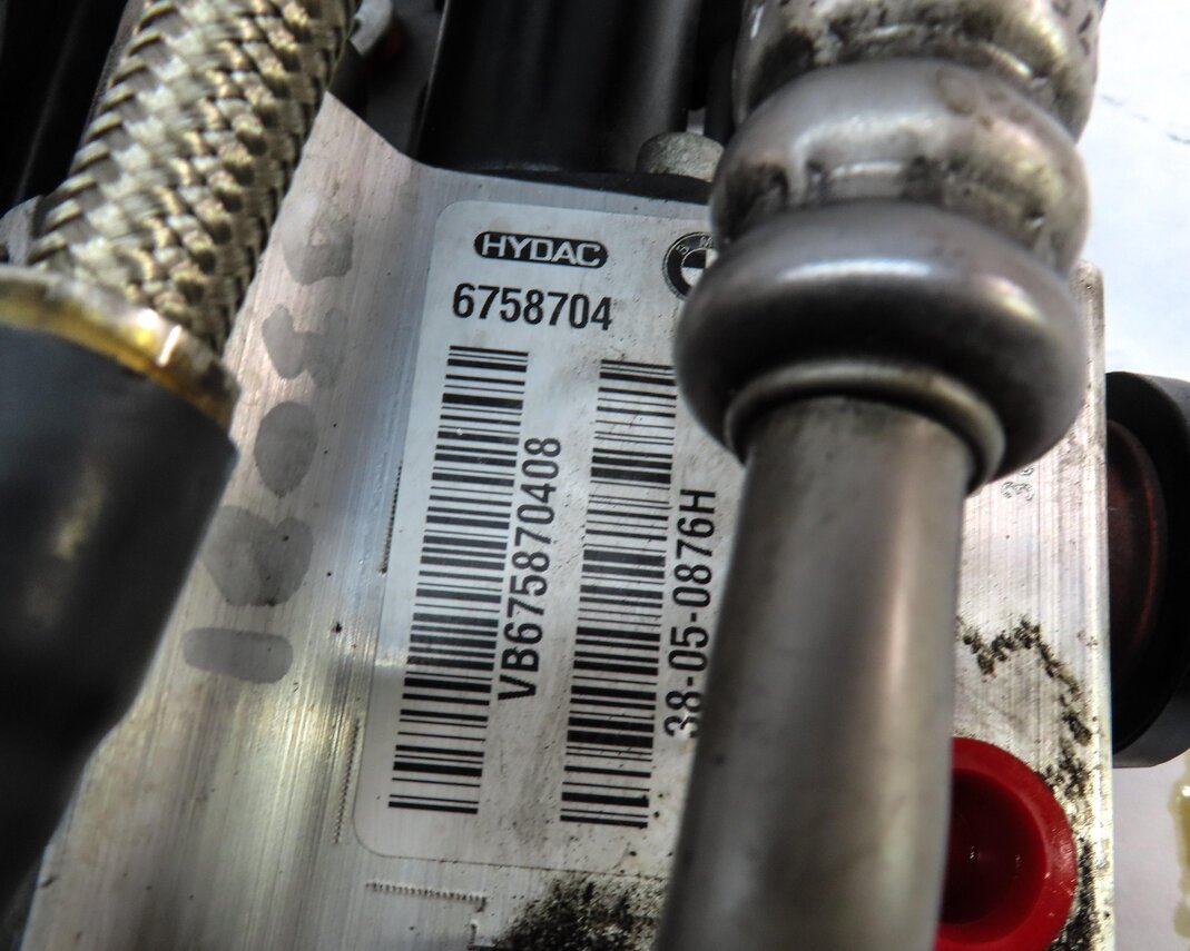 Thumbnail 6: 2006 BMW 750i (E65) SUSPENSION DYNAMIC DRIVE ACTIVE STEERING VALVE BLOCK 6907314