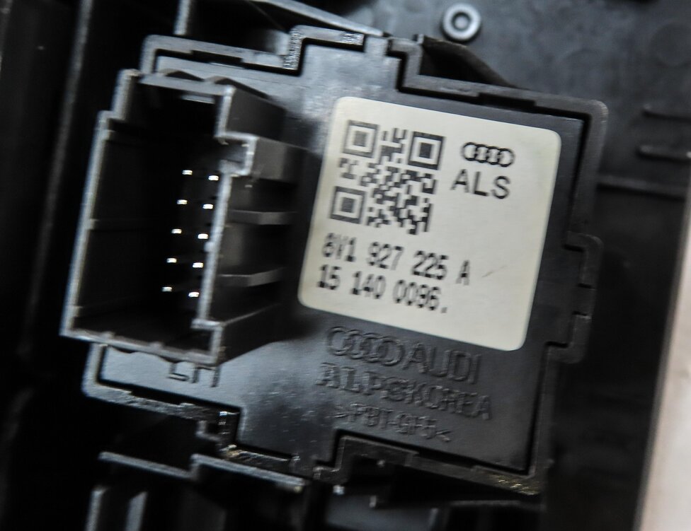 Thumbnail 5: 2016 AUDI A3 (8V) MMI MULTIMEDIA RADIO SCREEN CONTROL KNOB & SWITCH BUTTON PANEL