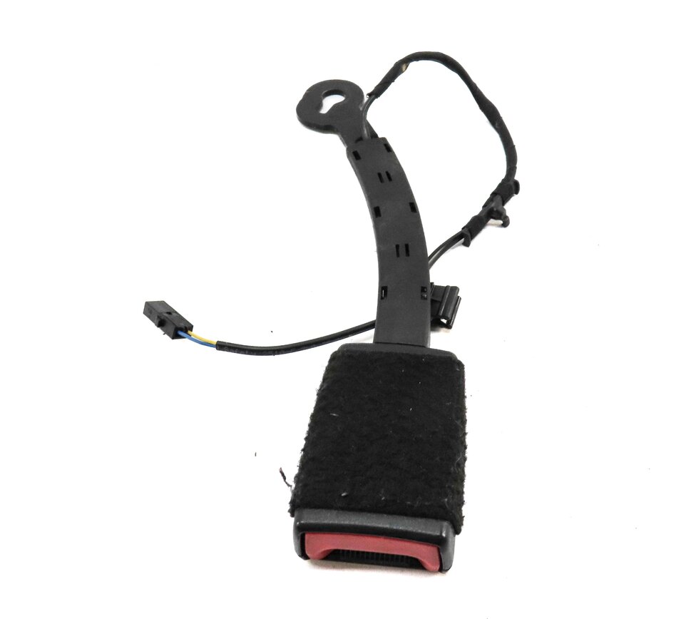 15-17 AUDI A3 S3 (8V) RIGHT FRONT PASSENGER SEATBELT BUCKLE RECEIVER (BLACK)