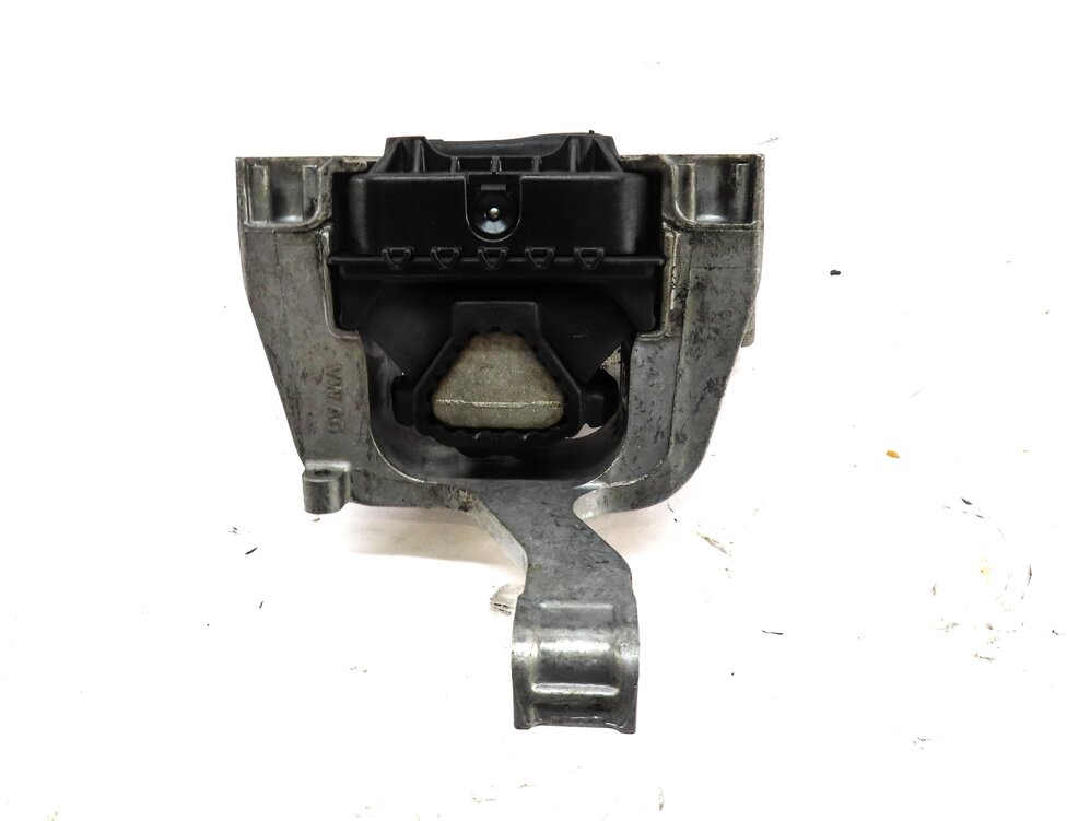 Thumbnail 4: 2016 AUDI A3 (8V) 1.8L TURBO CNSB ENGINE RIGHT MOTOR MOUNT