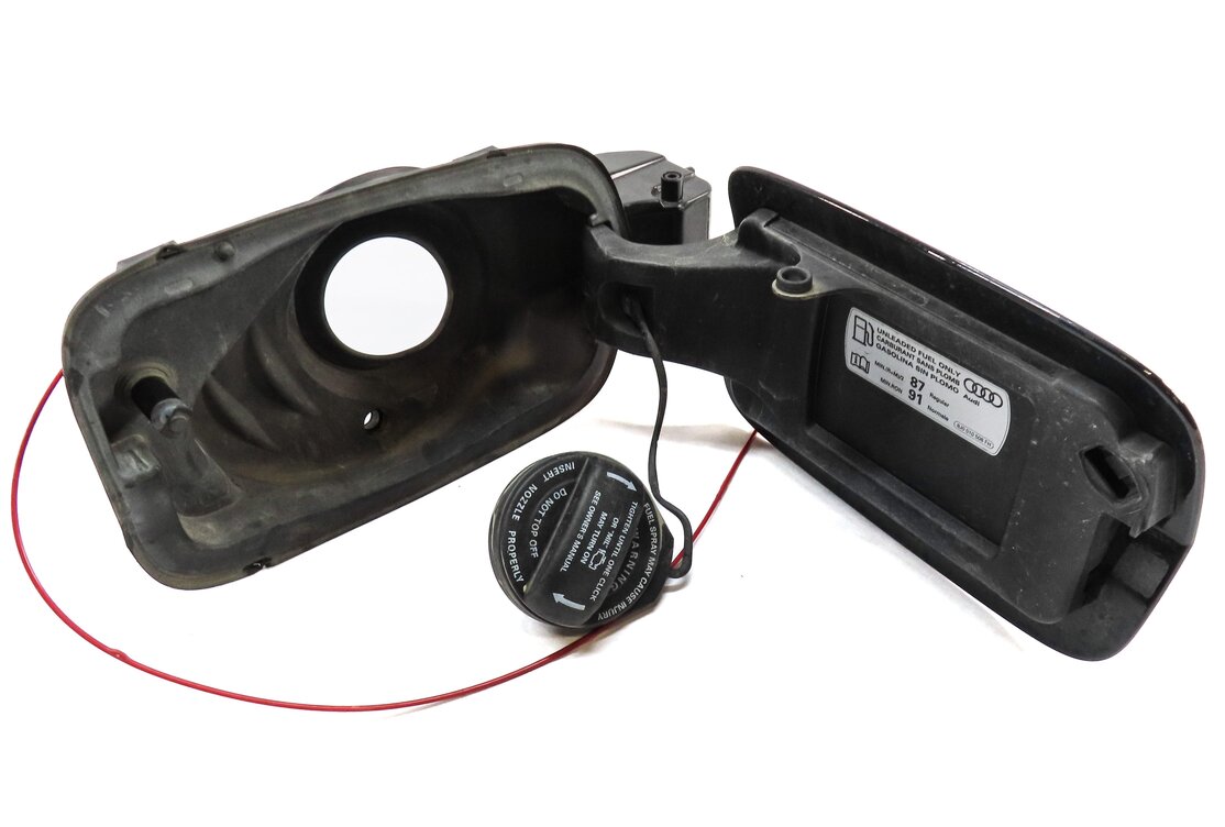 Thumbnail 4: 15-18 AUDI A3 S3 (8V) FUEL TANK FILLER HOUSING GAS TANK DOOR FLAP (MYTH BLACK)
