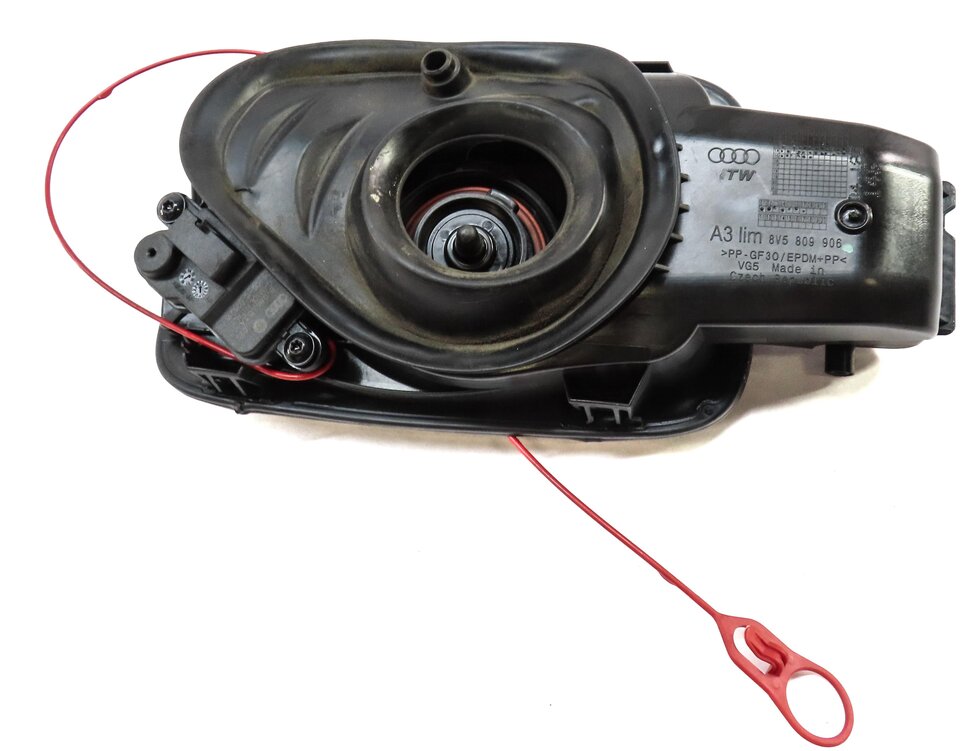 Thumbnail 5: 15-18 AUDI A3 S3 (8V) FUEL TANK FILLER HOUSING GAS TANK DOOR FLAP (MYTH BLACK)