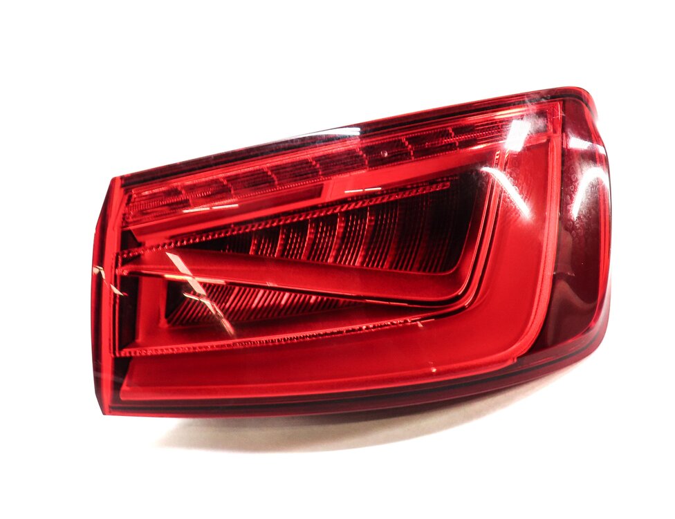 15-16 AUDI A3 S3 (8V) SEDAN / CONVERTIBLE - RIGHT LED TAILLIGHT BRAKE LIGHT LAMP