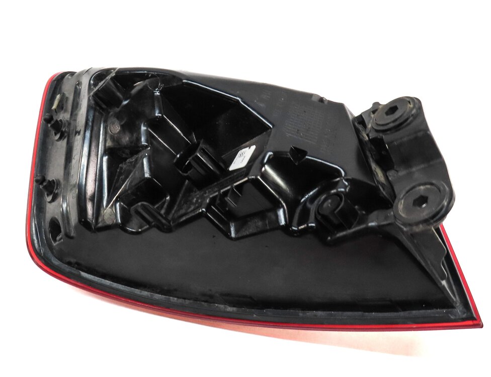 Thumbnail 4: 15-16 AUDI A3 S3 (8V) SEDAN / CONVERTIBLE - RIGHT LED TAILLIGHT BRAKE LIGHT LAMP