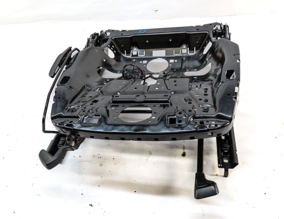 Thumbnail 2: 15-16 AUDI A3 (8V) SEDAN FRONT RIGHT PASSENGER MANUAL ADJUST SEAT TRACK