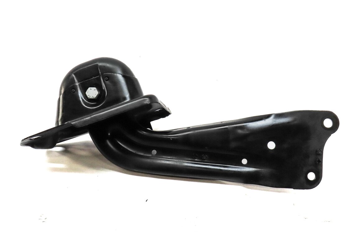 Thumbnail 2: 2015-2019 AUDI VW GOLF / A3 S3 RS3 TT (8V MK3) LEFT DRIVER REAR TRAILING ARM