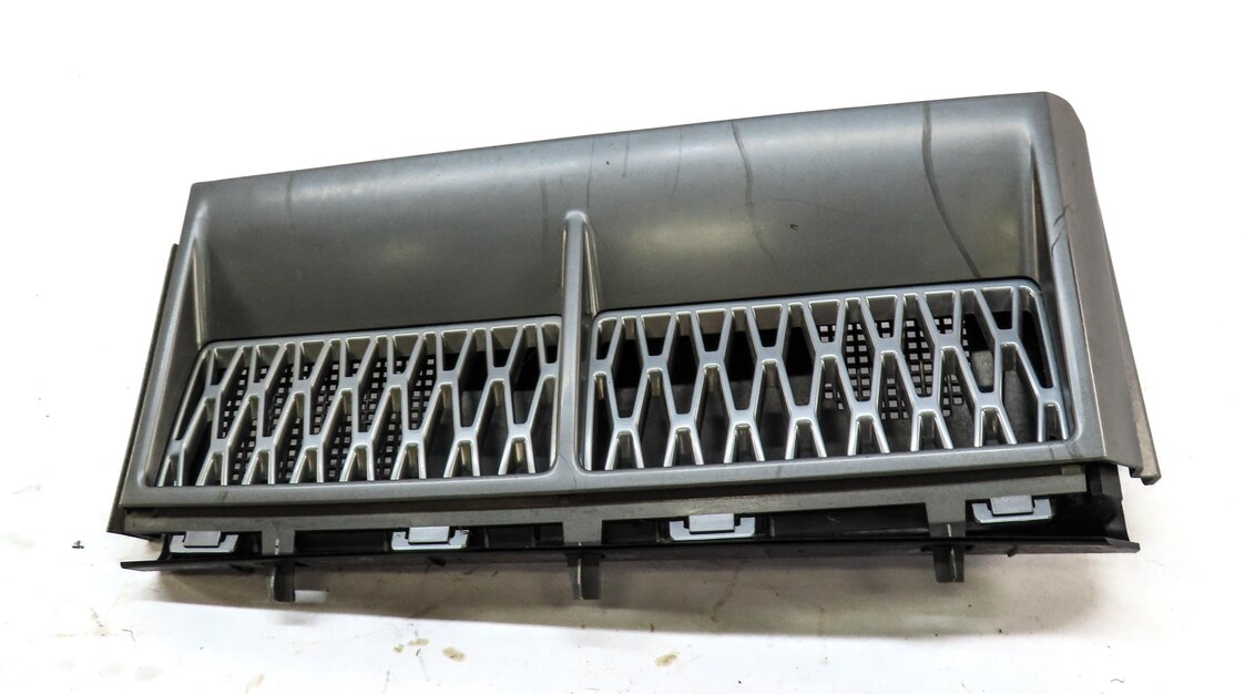 Thumbnail 2: 2007 LAND RANGE ROVER (L322) FRONT RIGHT PASSENGER FENGER GRILLE AIR VENT