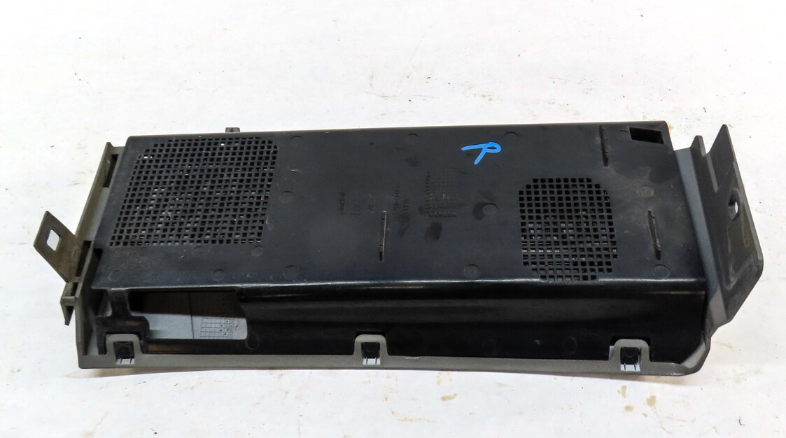 Thumbnail 5: 2007 LAND RANGE ROVER (L322) FRONT RIGHT PASSENGER FENGER GRILLE AIR VENT