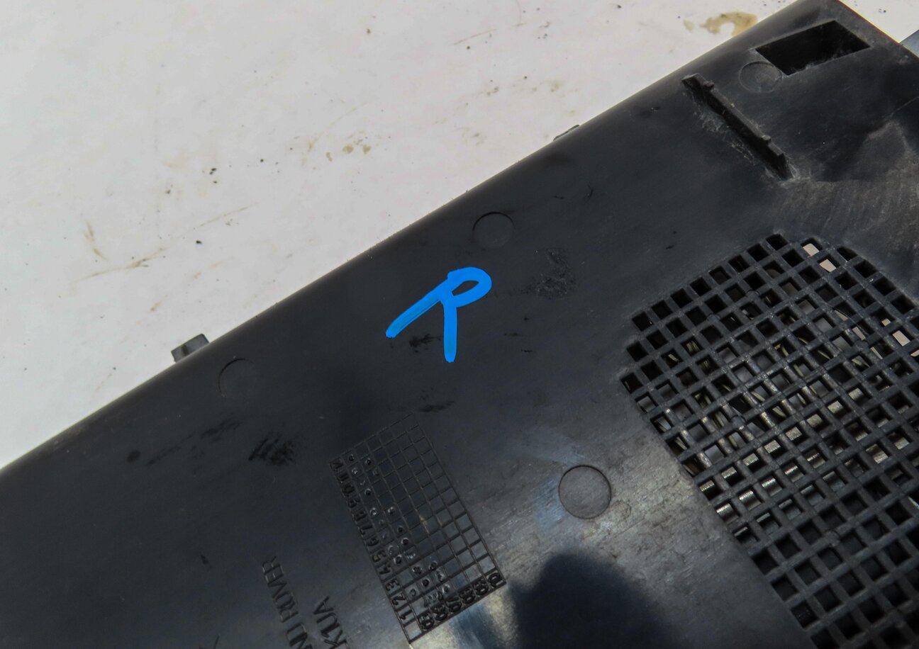 Thumbnail 6: 2007 LAND RANGE ROVER (L322) FRONT RIGHT PASSENGER FENGER GRILLE AIR VENT