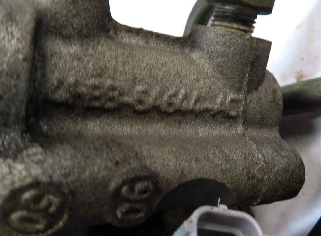 Thumbnail 7: 2007 LAND RANGE ROVER (L322) 4.2L SUPER ENGINE OIL FILTER ADAPTER MOUNT