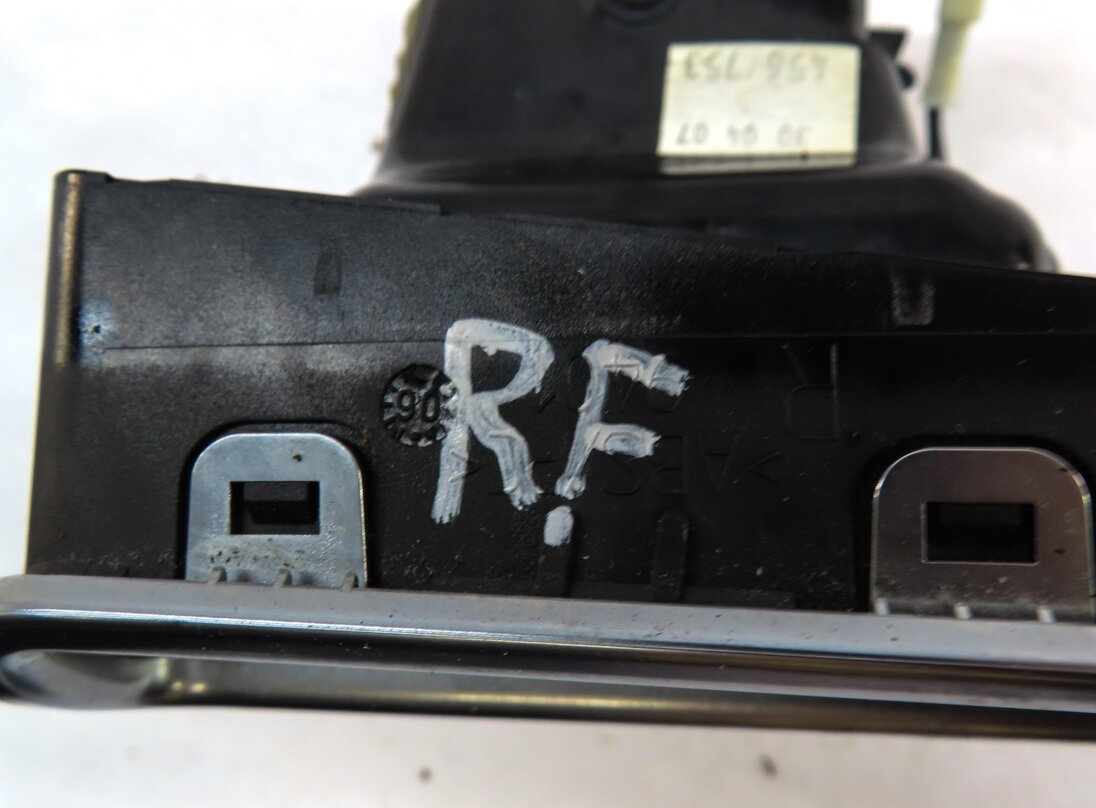 Thumbnail 5: 2007 LAND RANGE ROVER (L322) FRONT RIGHT PASSENGER OUTER HVAC AC HEATER AIR VENT
