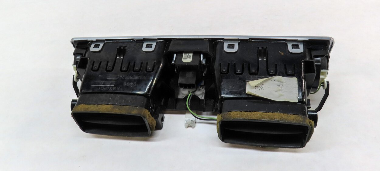 Thumbnail 3: 2007 RANGE ROVER (L322) CENTER DASH A/C HEATER AIR VENT w/ HAZARD & LOCK SWITCH