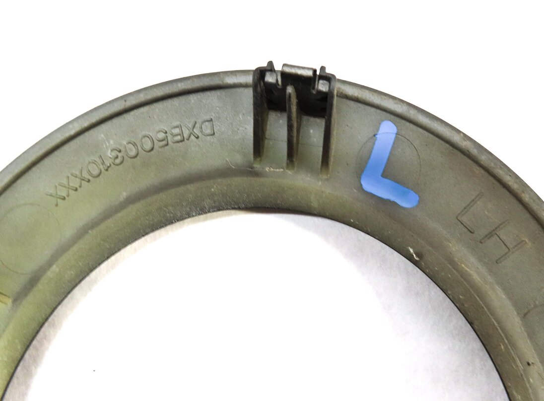 Thumbnail 6: 2007 LAND RANGE ROVER (L322) FRONT LEFT & RIGHT BUMPER FOGLIGHT TRIM SET (BLACK)
