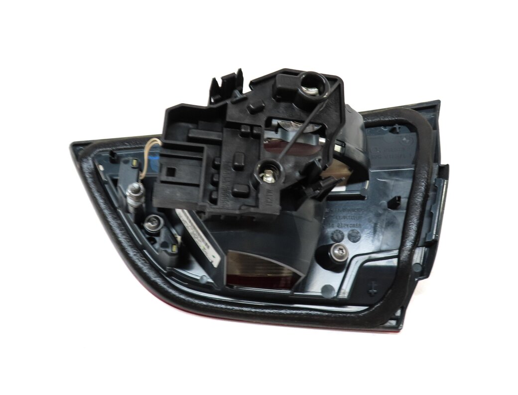 Thumbnail 4: 14-16 BMW 328iGT 335iGT (F34) REAR LEFT INNER TAILLIGHT TAIL LIGHT LAMP (LED)